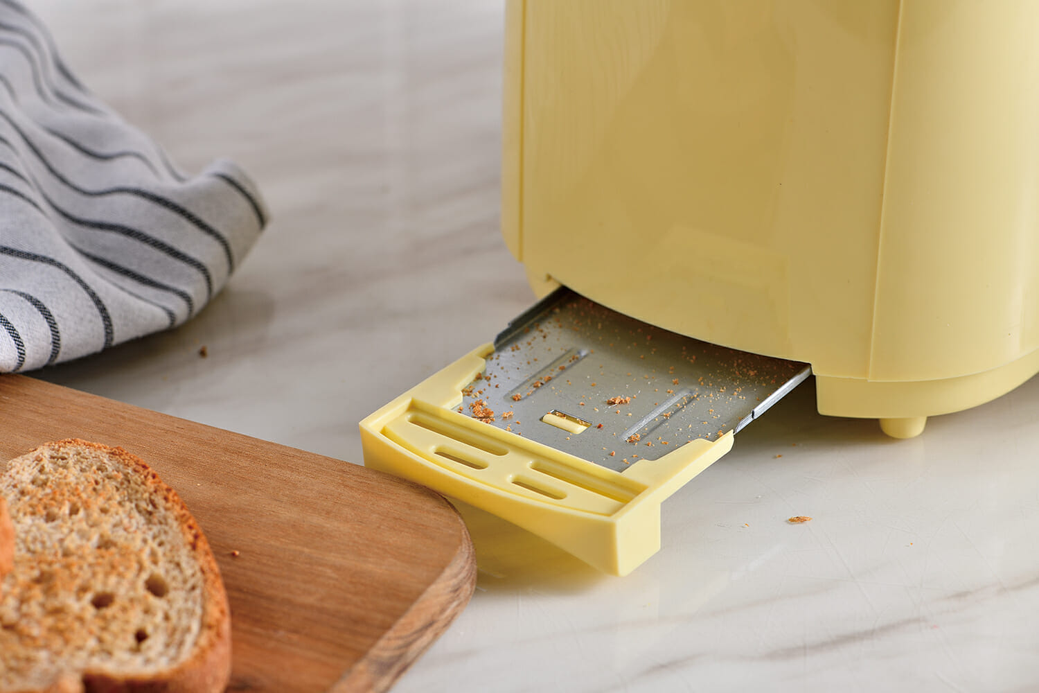 Bergner 2 Slice Pop-up Yellow Bread Toaster